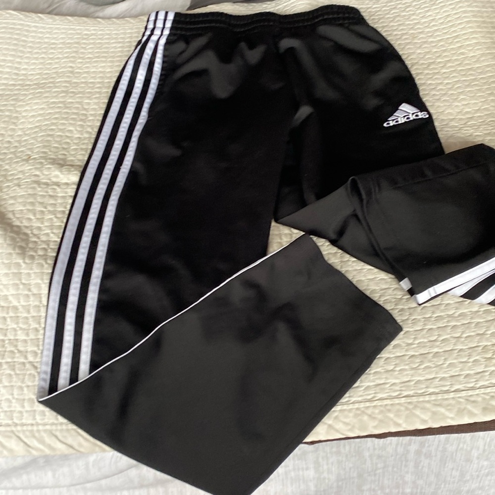 Adidas boys jogging pants size large great condition